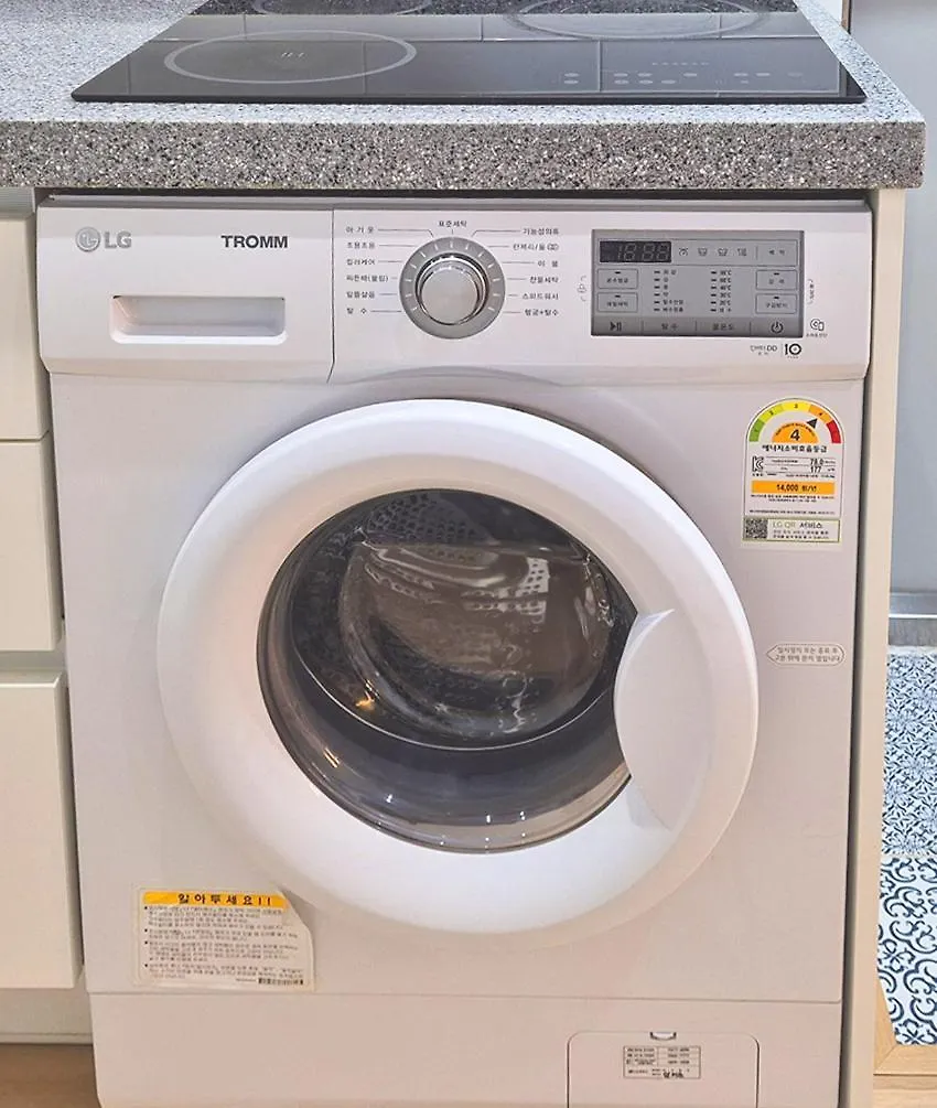 Yuyudang Hongik Univ Apartment Seoul