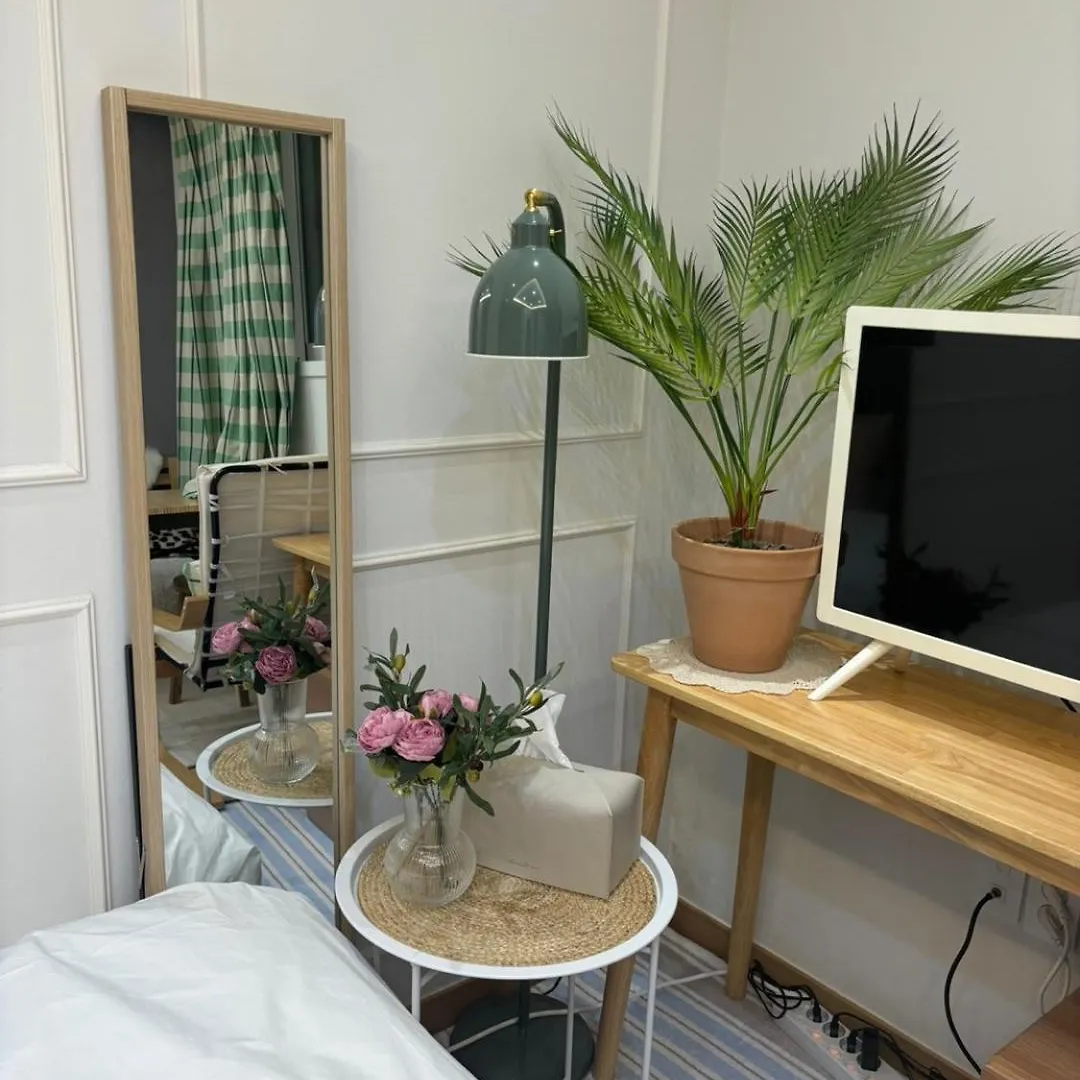 Yuyudang Hongik Univ Apartment Seoul