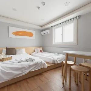 Dawoo House 2 In Hongdae Seul